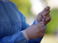 Κορωνοϊός: 617 κρούσματα, 470 διασωληνωμ...