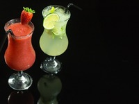 Αλκοόλ και θερμίδες: 3 καλοκαιρινά κοκτέ...