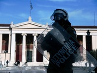 ΓΑΔΑ: Ο Αστυνομικός έβγαλε όπλο στην ΑΣΟ...