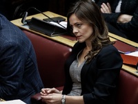 Η Έφη Αχτσιόγλου εύχεται "Καλά Χρισ...