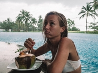 Το ξενοδοχείο που σε πληρώνει όταν βρέχε...