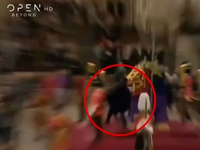 Συνελήφθη άνδρας που «όρμησε» στο φέρετρ...