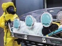 Κορωνοϊός: Σε ειδική κάψουλα διακομίσθηκ...