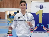 Πρωταθλητής σε δύο κατηγορίες στην ξιφασ...