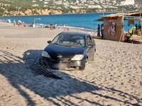Καλαμάτα: Αυτοκίνητο κατέληξε στην… αμμο...