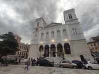 Πάτρα: Πολλοί πιστοί παρά τον άστατο και...