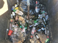 "Μια κάβα" με ποτά, υπολείμματ...