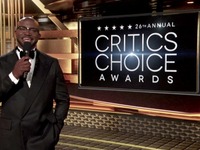 Με 4 βραβεία έφυγε το "Nomadland&qu...