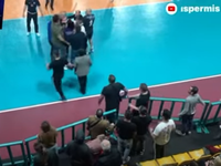 Πάτρα: Ο κακός χαμός σε αγώνα βόλεϊ - Κο...