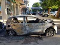 Παρανάλωμα σταθμευμένα αυτοκίνητα στην Έ...