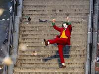 Αναστάτωση στα σινεμά με το Joker! Αστυν...