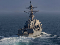 Ιρανοί απείλησαν αντιτορπιλικό των ΗΠΑ σ...