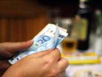 Συντάξεις και επιδόματα πριν από τα Χρισ...