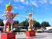 Πάτρα: Καρναβαλικό χρώμα στην πλατεία Τρ...