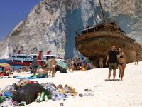 Ζάκυνθος: Γέμισε σκουπίδια στο Ναυάγιο- ...