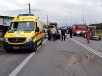 Τώρα! Ένας τραυματίας από ανατροπή τρακτ...