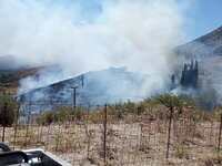 Φωτιά στην Κεφαλονιά: Μέσα στο χωριό Καπ...