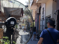 Καιρός: Έρχεται «φθινοπωρινό» Σαββατοκύρ...