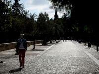 Κορωνοϊός: Σχέδιο για επαναλαμβανόμενα l...