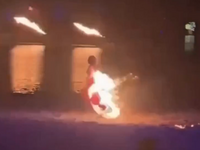 Κίνα: Φόρεμα χορεύτριας πήρε φωτιά- Στο ...