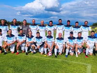 Οι παλαίμαχοι ποδοσφαιριστές Πάτρας με το Ναύπλιο