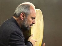 Ο Σωτήρης Χατζάκης στο τιμόνι της δραματ...