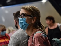 Κορωνοϊός: Μάσκα παντού, πανηγύρια τέλος...