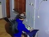 Έκλεψε τη μπουγάδα από το μπαλκόνι!ΒΙΝΤΕΟ