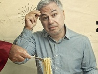 Έρχεται στην Πάτρα με τη νέα του παράστα...