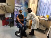 Εμβολιάστηκε η Κατερίνα Σολωμού, η πρώτη...