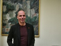 Τι άπαντα ο Βαρουφάκης για το ταξίδι στη...