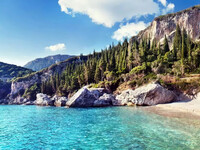 Κέρκυρα: Η άγνωστη παραλία με τα καταγάλ...