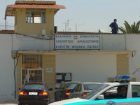 Φυλακές Αγίου Στεφάνου: Μητέρα κρατουμέν...