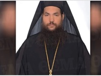 ΑΥΤΟΣ είναι ο ιερωμένος που πέταξε βιτρι...