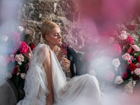Backstage στιγμιότυπα από το bridal αφιέ...