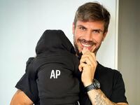 Άκης Πετρετζίκης: Η φωτογραφία με τον γι...