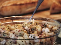 Η αγαπημένη μας πατατοσαλάτα σε τέσσερις εκδοχές