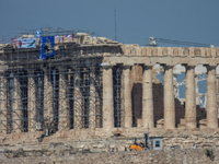 Ακρόπολη: Σκαρφάλωσε σε σκαλωσιά με πανό...