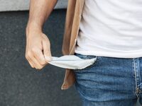 Τα 5 ζώδια που θα γίνουν φτωχότερα τη δι...