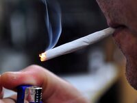 Μειώνεται ο αριθμός των καπνιστών... βάσ...