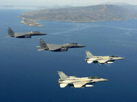 Κρεσέντο εναέριων παραβιάσεων από την Το...