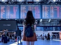 Ταξίδια, τσάντα και κοπάνα: Ποιοι είναι ...