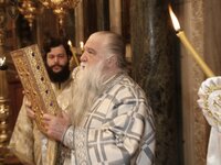 "Φτύστε τους", "να σαπίσε...