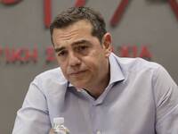 Τσίπρας κατά κυβέρνησης: Προστάτες των κ...