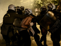 Επεισόδια με μολότοφ και δακρυγόνα στα Εξάρχεια