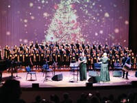 Μοναδικές στιγμές σε μία κατάμεστη αίθου...