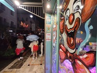 Η Πάτρα χορεύει και... υπό βροχή! Γεμάτο...