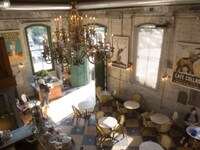 Σκέψεις για τραπεζοκαθίσματα ακόμη και στο δρόμο