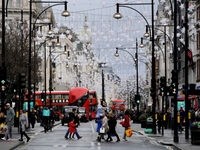 Κορωνοϊός: Πώς θα είναι η ζωή στην Αγγλί...