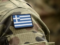 Χειροπέδες σε στέλεχος των Ενόπλων Δυνάμ...